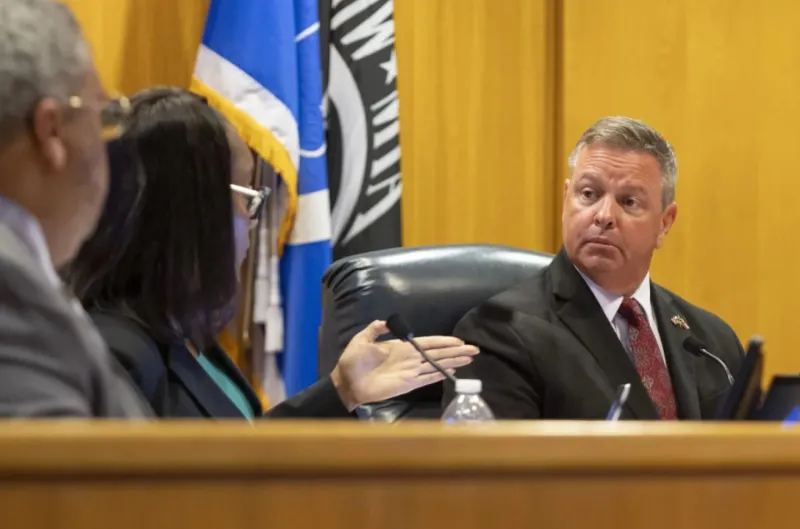 Tarrant County commissioners approve funding for legal counsel in jail death, redistricting lawsuits